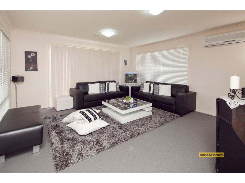 25 Glenaire Crescent, Cranbourne West VIC 3977