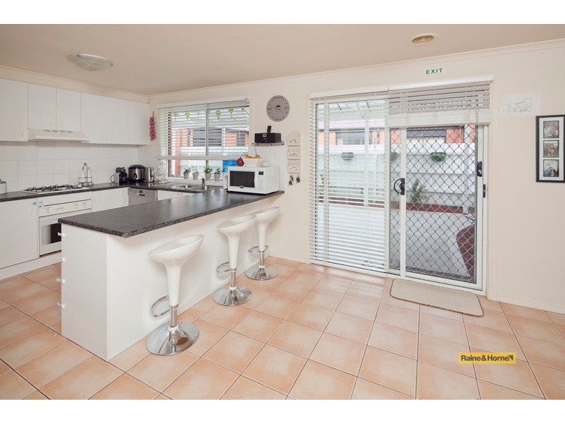 25 Glenaire Crescent, Cranbourne West VIC 3977