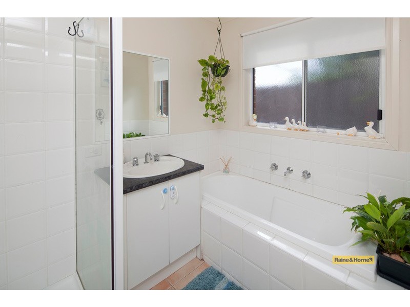 25 Glenaire Crescent, Cranbourne West VIC 3977