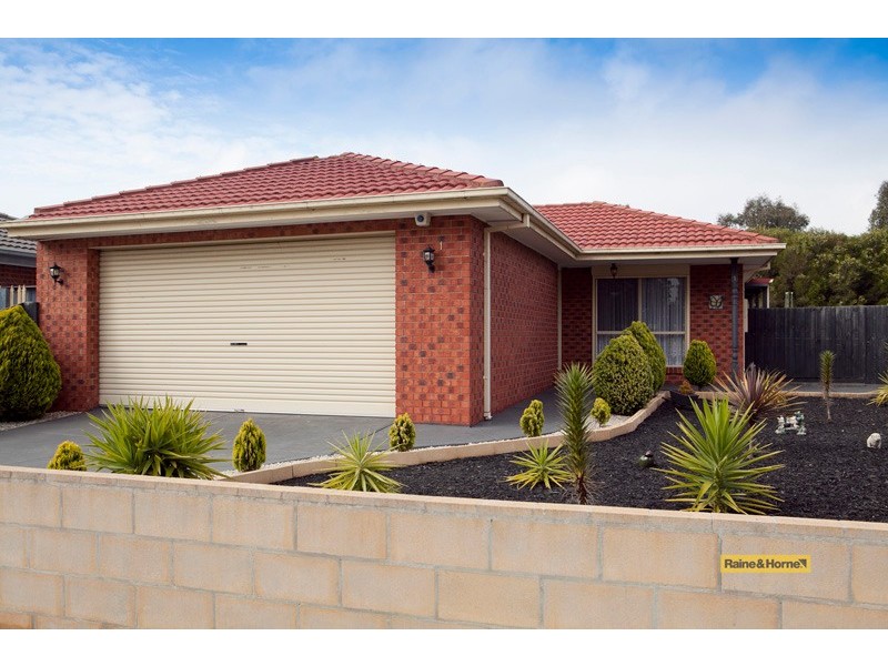 1 Bellflower Place, Hampton Park VIC 3976