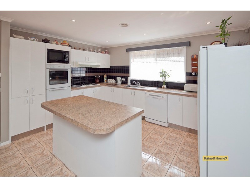 1 Bellflower Place, Hampton Park VIC 3976