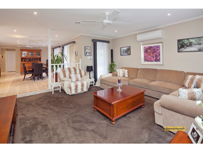 1 Bellflower Place, Hampton Park VIC 3976