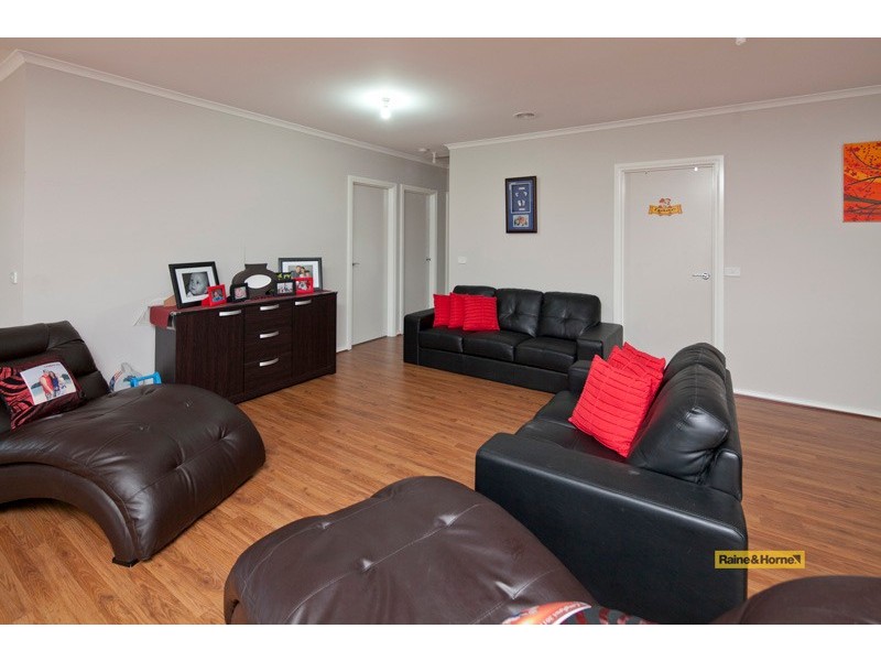 15 Bronson Circuit, Cranbourne North VIC 3977