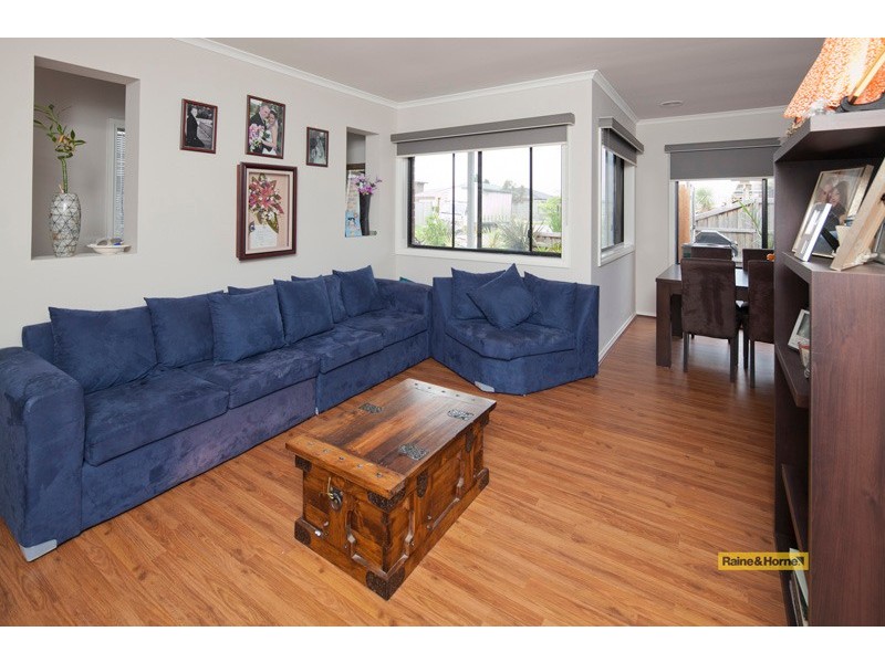 15 Bronson Circuit, Cranbourne North VIC 3977