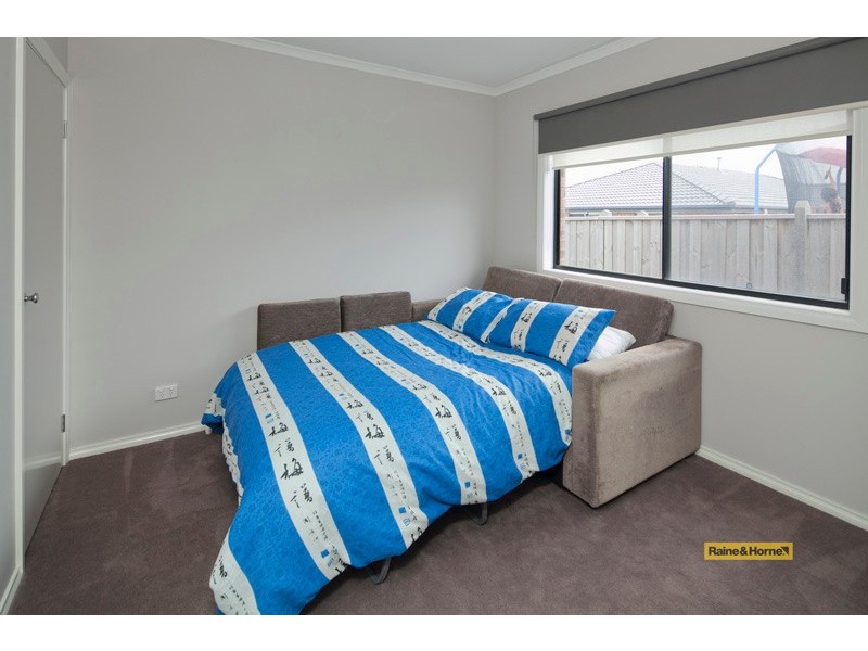 15 Bronson Circuit, Cranbourne North VIC 3977