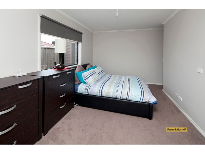 15 Bronson Circuit, Cranbourne North VIC 3977