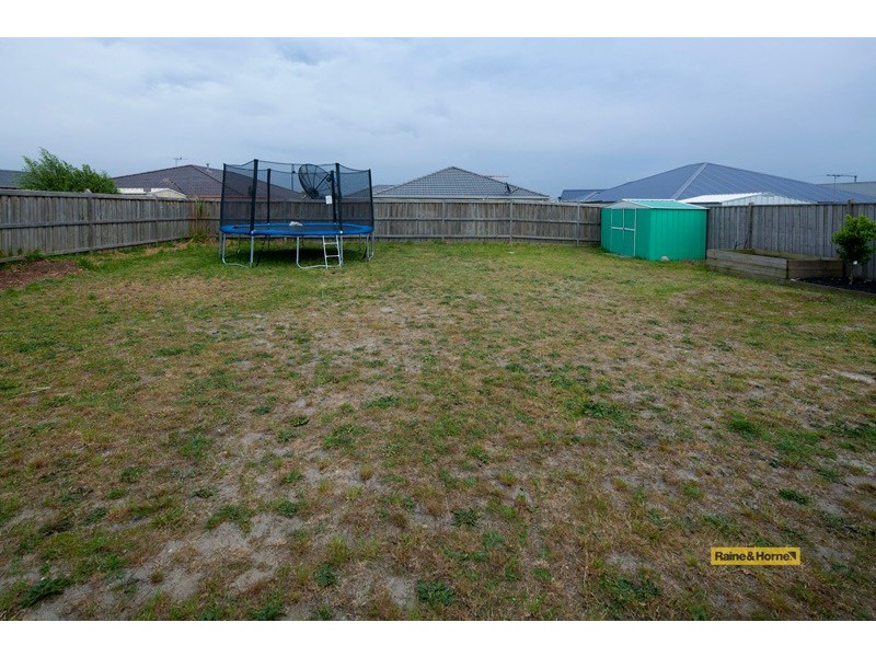 15 Bronson Circuit, Cranbourne North VIC 3977