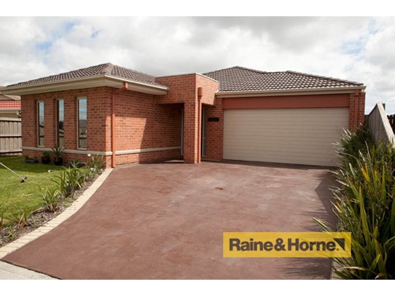 17 Honey Myrtle Way, Cranbourne VIC 3977