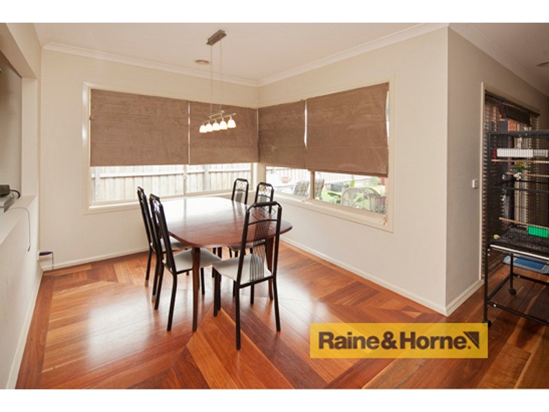 17 Honey Myrtle Way, Cranbourne VIC 3977