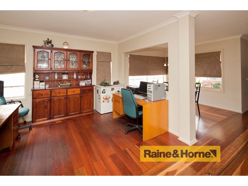 17 Honey Myrtle Way, Cranbourne VIC 3977