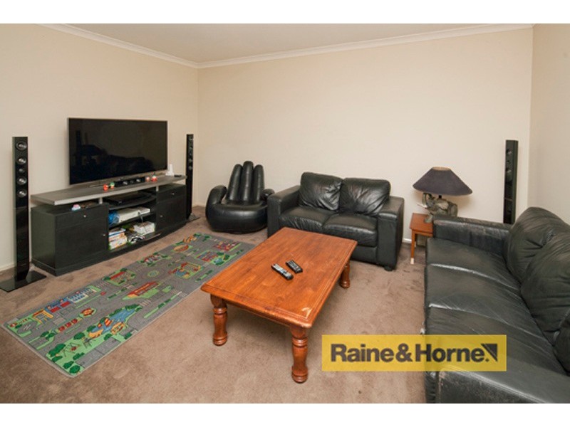 17 Honey Myrtle Way, Cranbourne VIC 3977