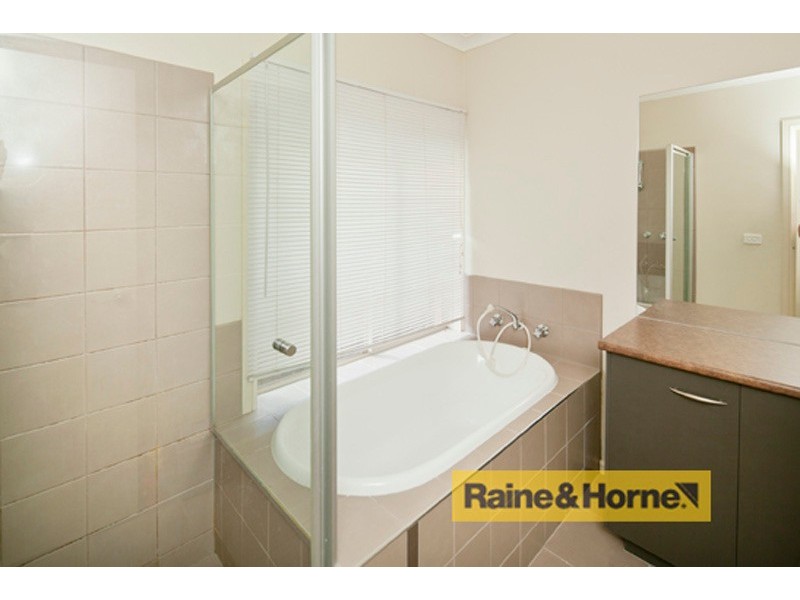 17 Honey Myrtle Way, Cranbourne VIC 3977