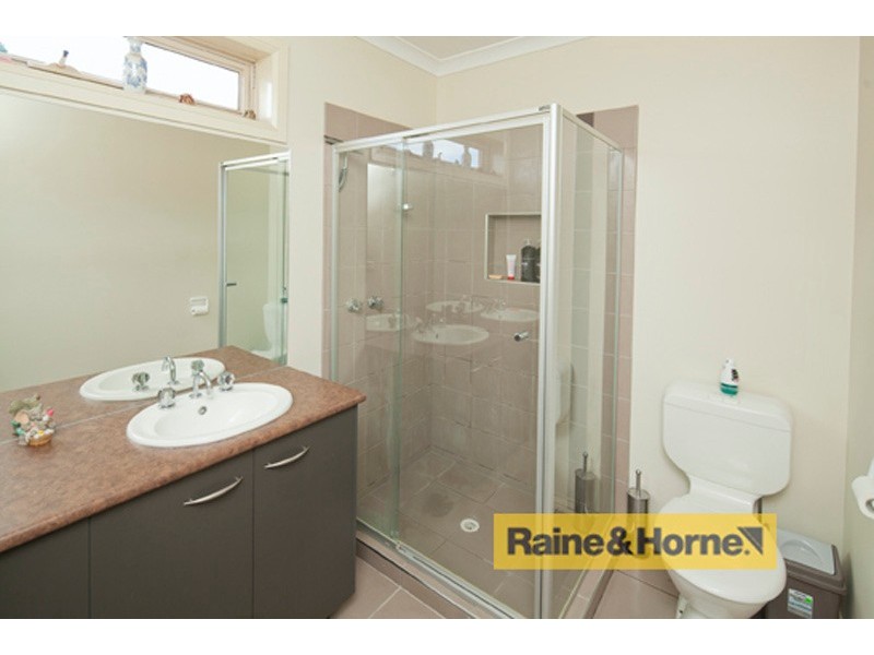 17 Honey Myrtle Way, Cranbourne VIC 3977