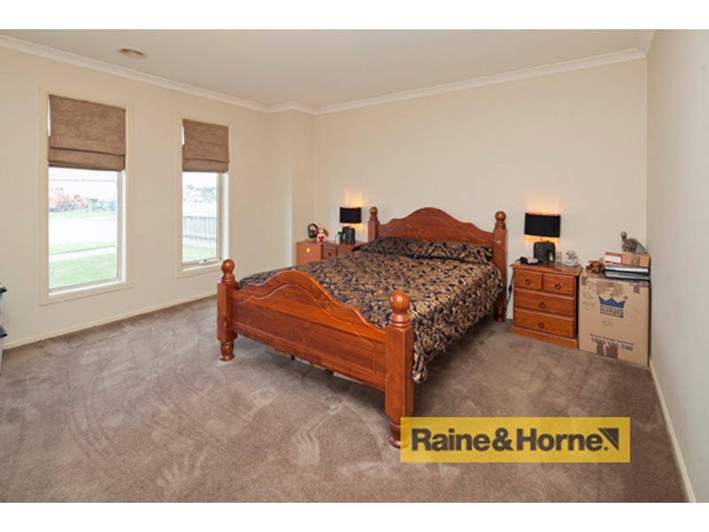 17 Honey Myrtle Way, Cranbourne VIC 3977