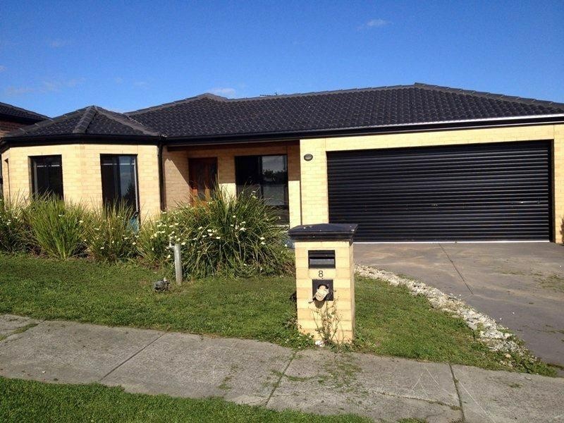 8 Ivory Drive, Pakenham VIC 3810