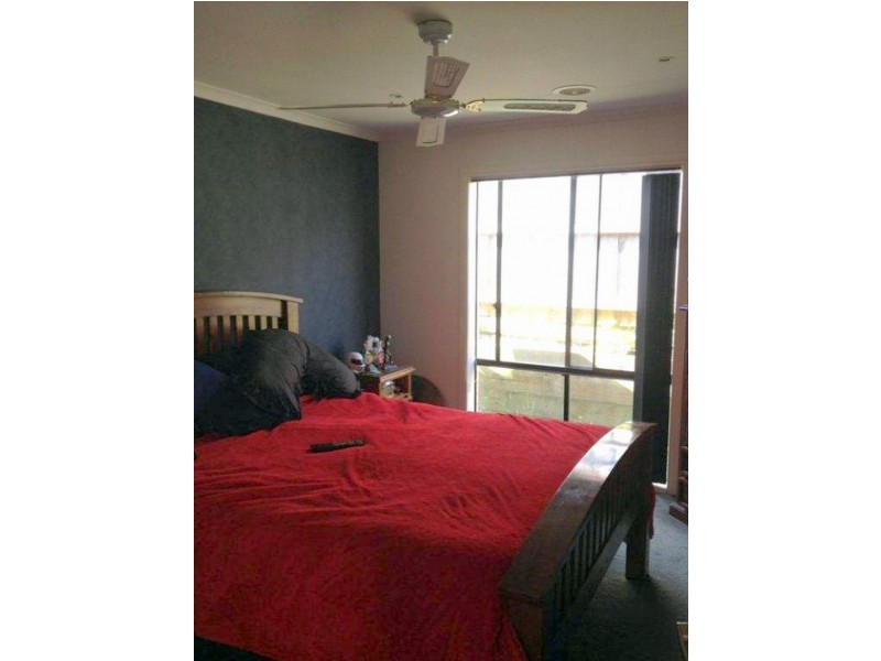 8 Ivory Drive, Pakenham VIC 3810