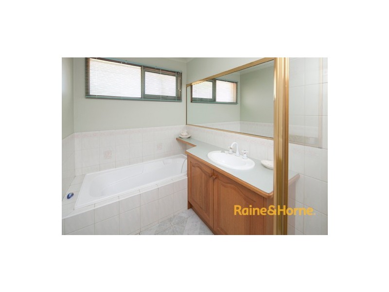 18 Dewsbury Court, Narre Warren South VIC 3805