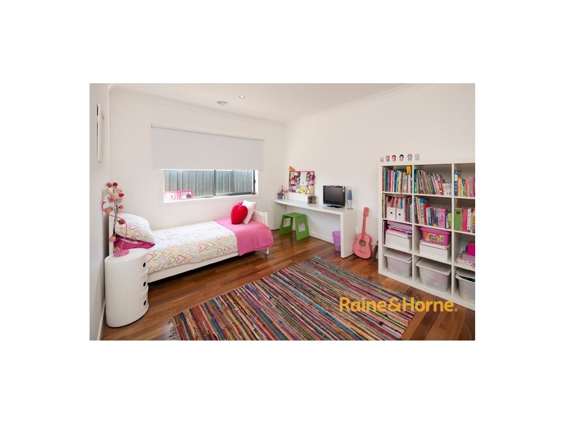 14 Perry Circuit, Cranbourne North VIC 3977