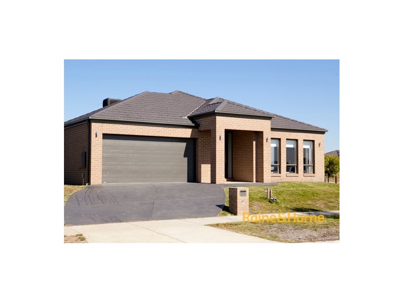 14 Perry Circuit, Cranbourne North VIC 3977