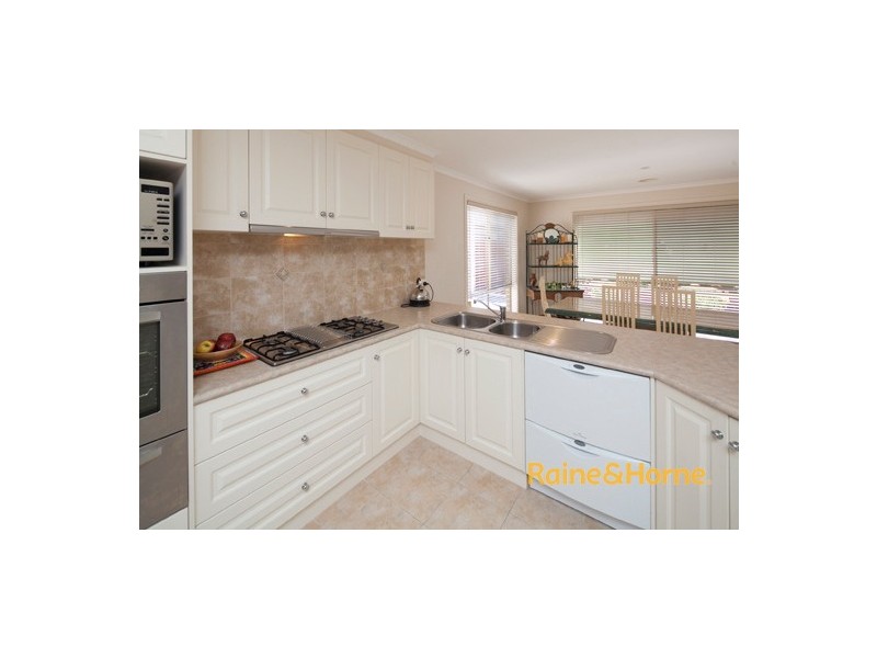 8 Cherrywood Way, Narre Warren South VIC 3805