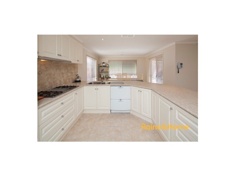 8 Cherrywood Way, Narre Warren South VIC 3805