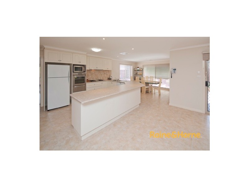 8 Cherrywood Way, Narre Warren South VIC 3805