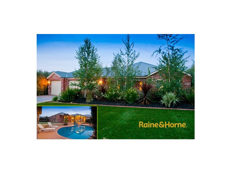 8 St Ives Drive, Narre Warren South VIC 3805