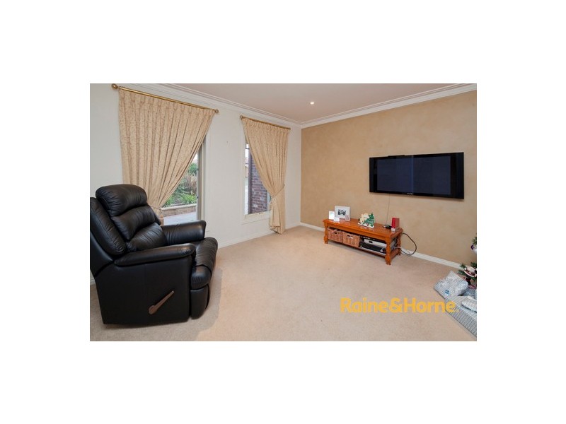 8 St Ives Drive, Narre Warren South VIC 3805