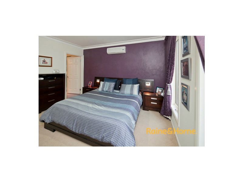 8 St Ives Drive, Narre Warren South VIC 3805