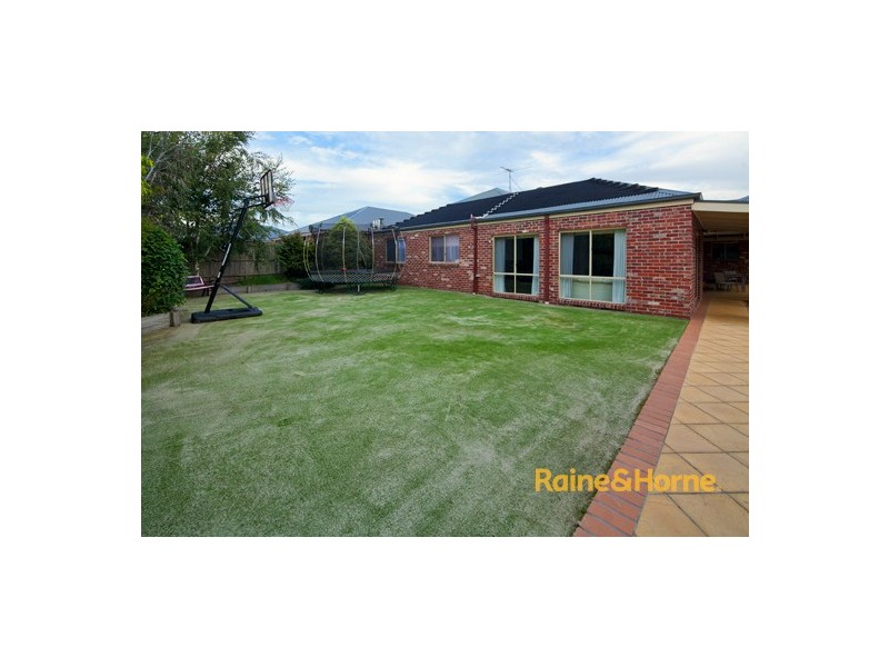 8 St Ives Drive, Narre Warren South VIC 3805