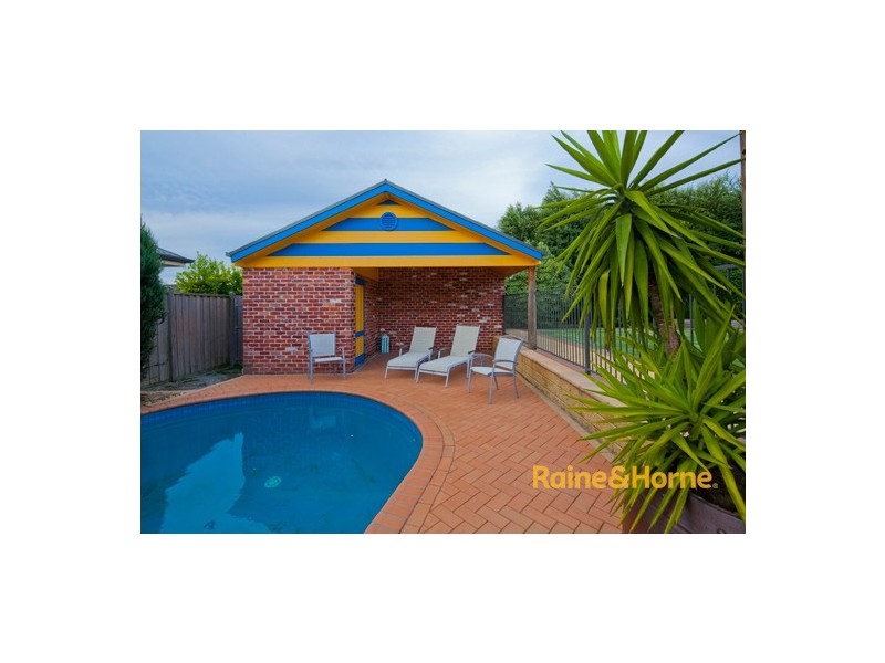 8 St Ives Drive, Narre Warren South VIC 3805