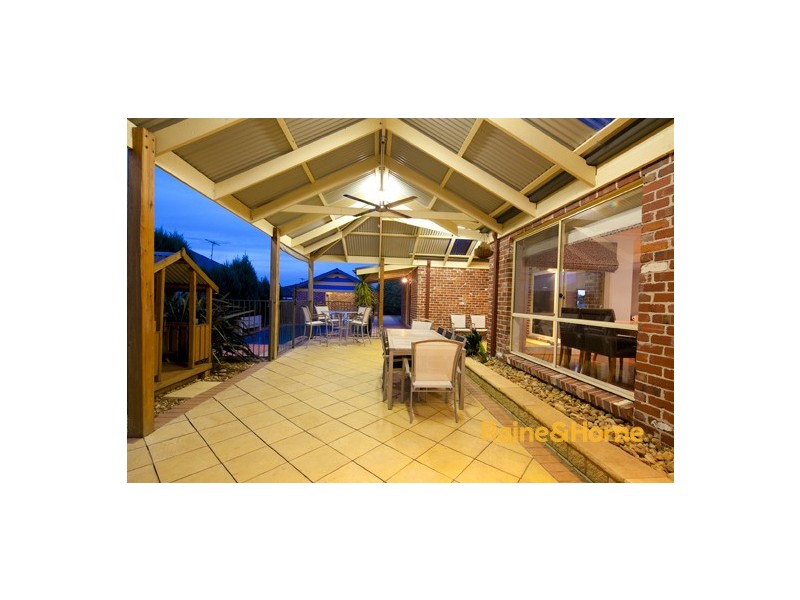 8 St Ives Drive, Narre Warren South VIC 3805