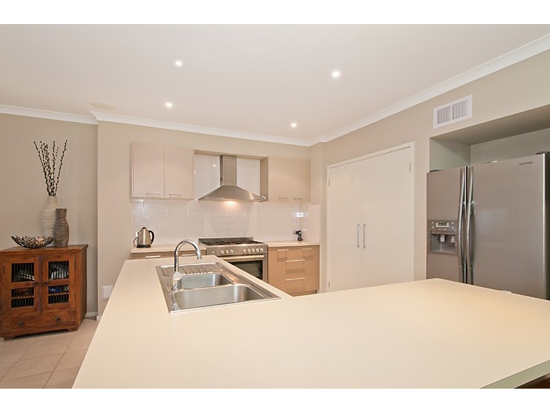 16 Bronson Cct, Cranbourne North VIC 3977