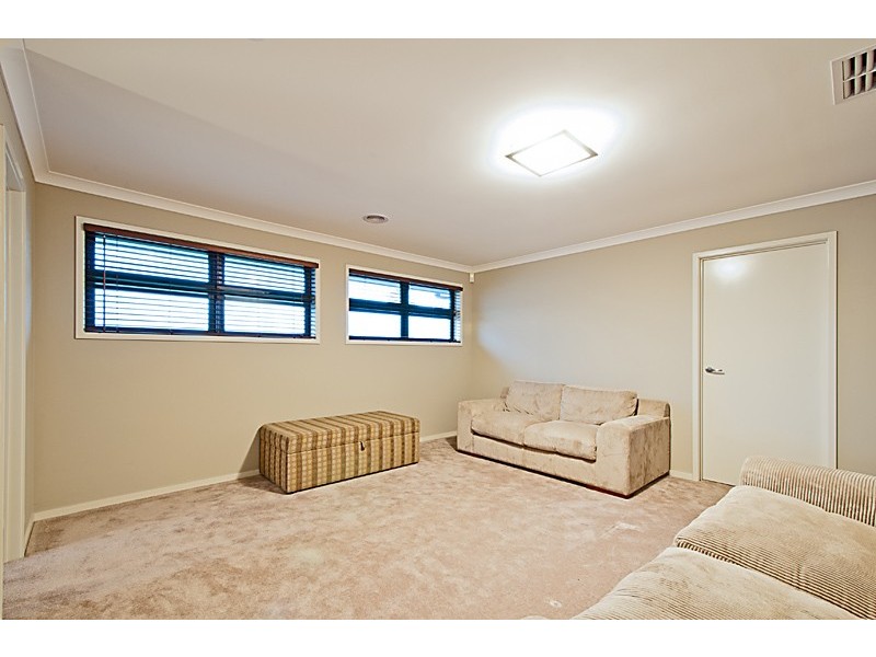 16 Bronson Cct, Cranbourne North VIC 3977