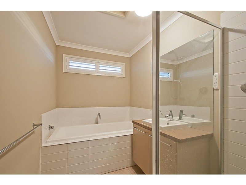 16 Bronson Cct, Cranbourne North VIC 3977