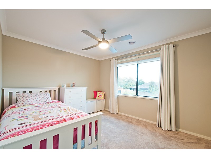 16 Bronson Cct, Cranbourne North VIC 3977