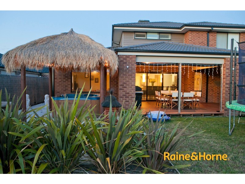 16 Bronson Cct, Cranbourne North VIC 3977