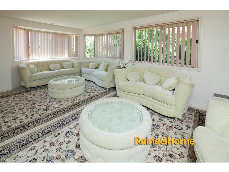 2 Robinswood Parade, Narre Warren South VIC 3805