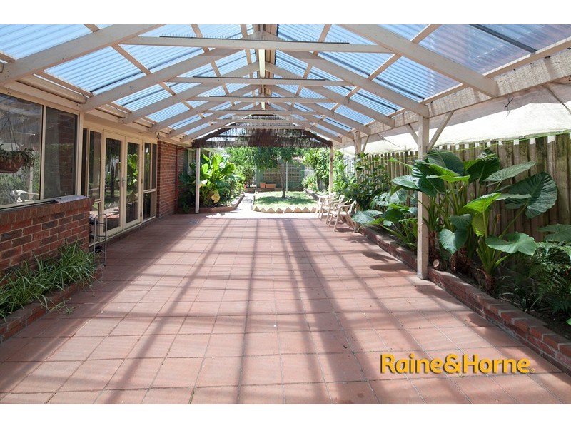 2 Robinswood Parade, Narre Warren South VIC 3805