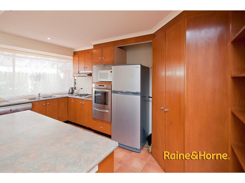 2 Robinswood Parade, Narre Warren South VIC 3805