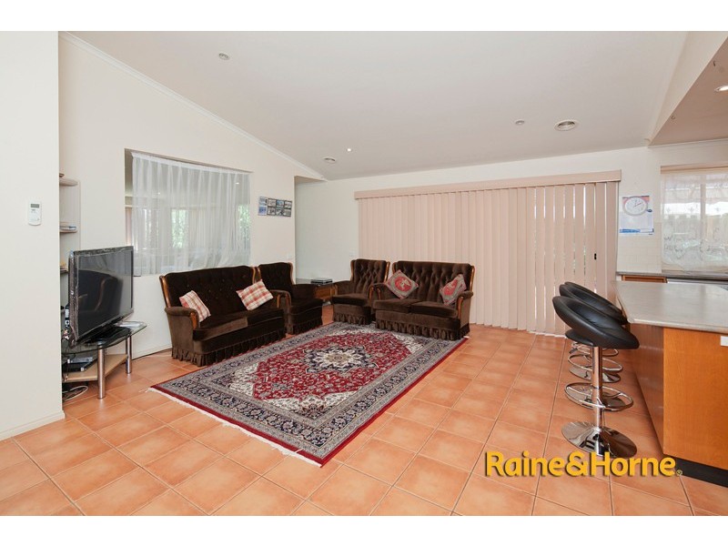 2 Robinswood Parade, Narre Warren South VIC 3805