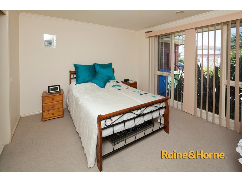 2 Robinswood Parade, Narre Warren South VIC 3805