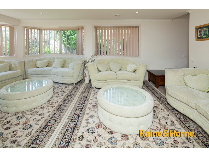 2 Robinswood Parade, Narre Warren South VIC 3805