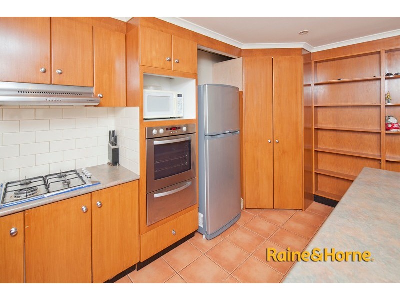 2 Robinswood Parade, Narre Warren South VIC 3805