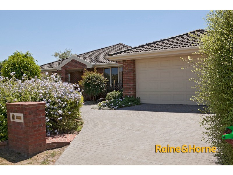 2 Robinswood Parade, Narre Warren South VIC 3805