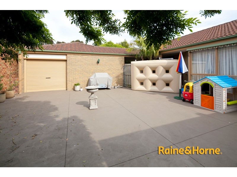 19 Moonbeam Close, Narre Warren South VIC 3805