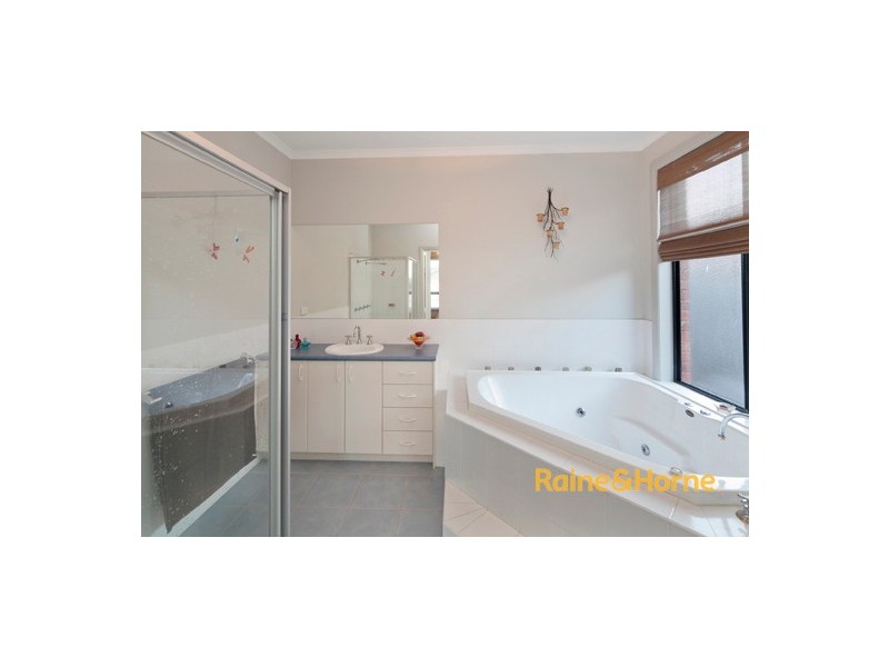 13 St Ives Drive, Narre Warren South VIC 3805