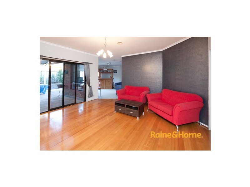 13 St Ives Drive, Narre Warren South VIC 3805