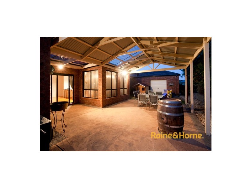 13 St Ives Drive, Narre Warren South VIC 3805