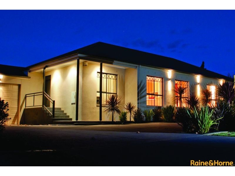 5 Delhuntly Rise, Narre Warren South VIC 3805